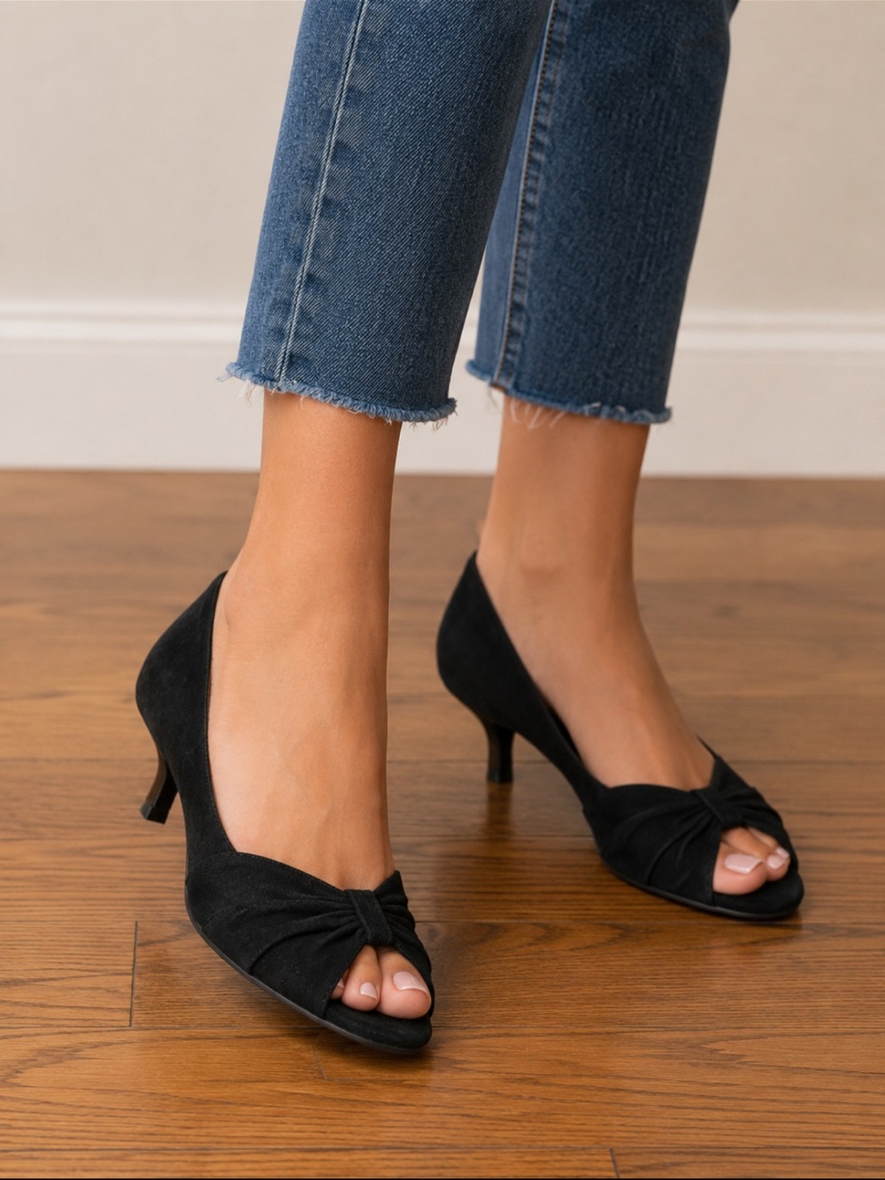 CYNTHIA ROWLEY Designer Vintage Y2K Black Suede Peep Toe Pumps Size 11